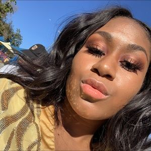 Meet your Posher, Alexis